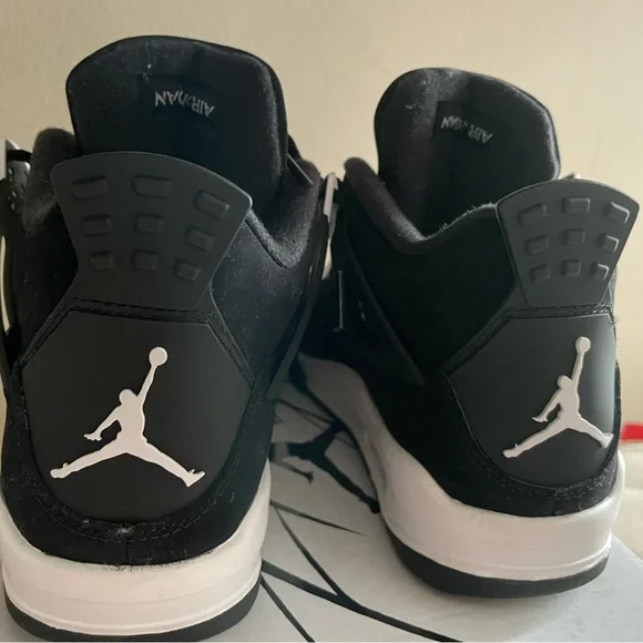 Jordan 4 (GS) - Picture 2 of 5
